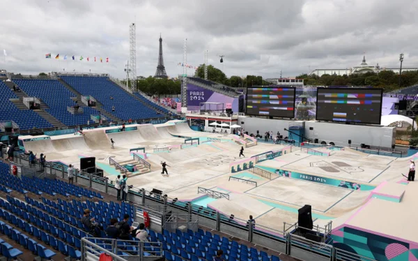 Imagem colorida das pistas de skate street nas Olimpíadas de Paris- Metrópoles