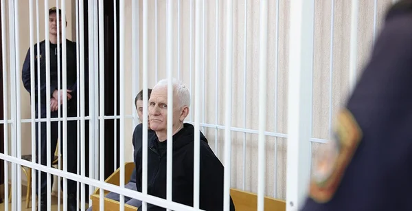 Vencedor do Nobel da Paz é condenado a 10 anos de prisão em Belarus