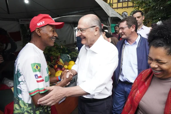 O presidente em exercício Geraldo Alckmin participa da Feira do MST em SP - Metrópoles