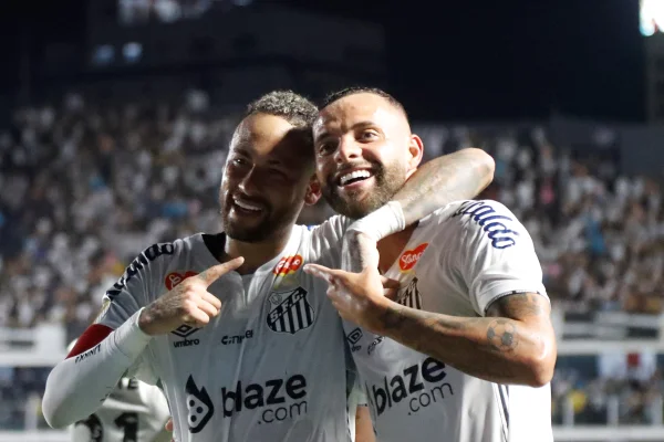 Foto colorida de Neymar e Guilherme, do Santos - Metrópoles