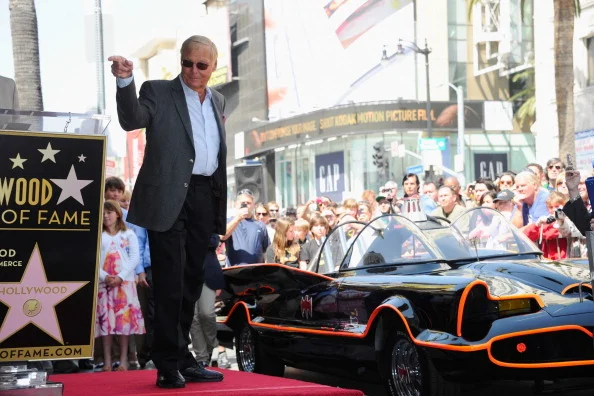 Primeiro Batman, Adam West transava com até oito mulheres por dia - imagem 3 Primeiro Batman, Adam West transava com até oito mulheres por dia - imagem 3