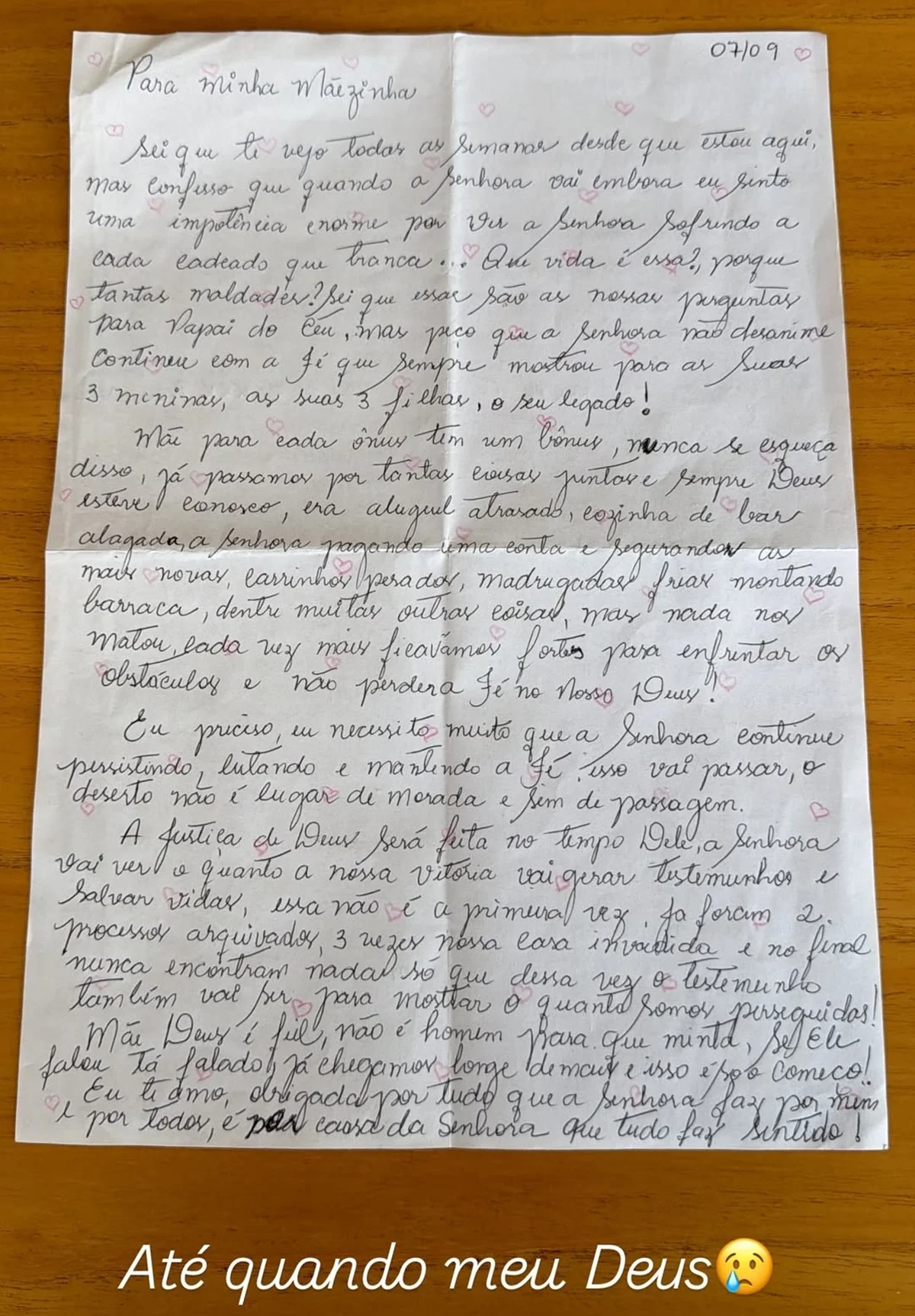 Na prisão, Deolane Bezerra manda carta para a mãe e desabafa: "Impotência" Na prisão, Deolane Bezerra manda carta para a mãe e desabafa: "Impotência"