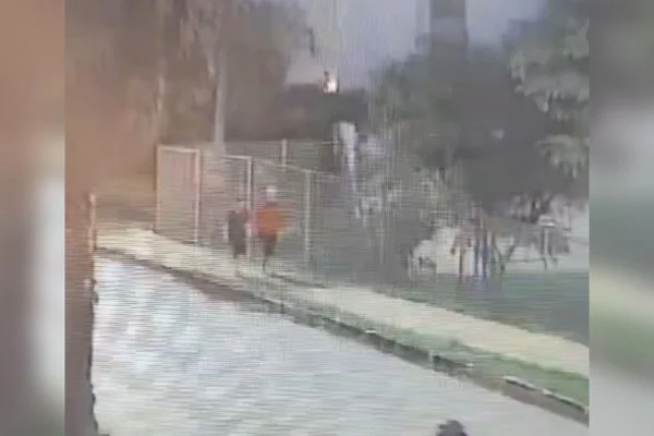 Vídeo mostra dupla que esfaqueou adolescente em Águas Claras; assista