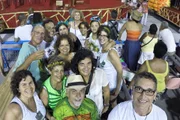 Ao lado da família e amigos, Rachel assistiu o Carnaval no Sambódromo em 2015 Ao lado da família e amigos, Rachel assistiu o Carnaval no Sambódromo em 2015