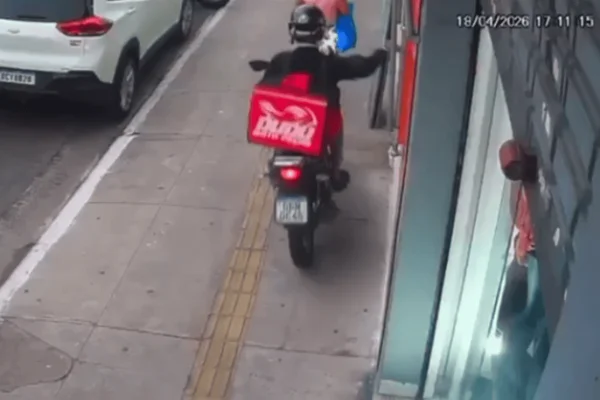 falso entregador rouba celular vítima sp