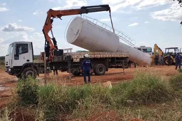 Operação do GDF acaba com invasão em terra pública no Tororó - Metrópoles