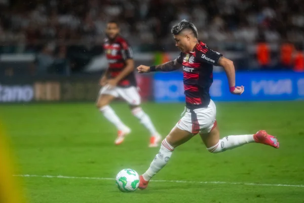 Com moral elevada, Flamengo encara a Portuguesa-RJ em Uberlândia (MG)