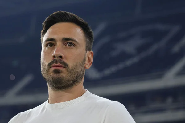 Foto colorida do treinador do Botafogo, Davide Ancelotti - Metrópoles