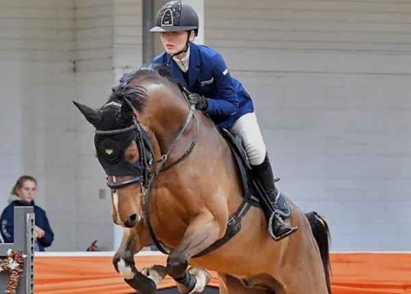 Evie Toombes, atleta de hipismo