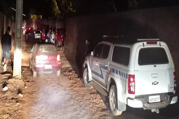 PM fecha festa clandestina com 300 pessoas e apreende três armas no DF