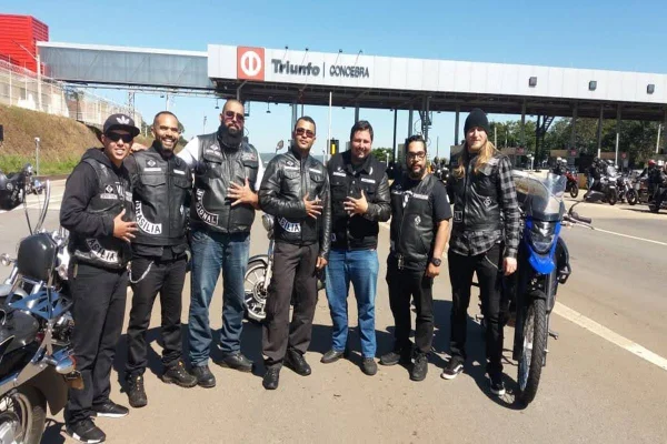 Grupo de motociclistas faz arrecadação de brinquedos para crianças do DF
