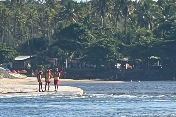 Bombeiros na praia