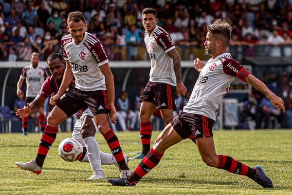 Com time misto e de olho na Supercopa, Flamengo bate o Madureira