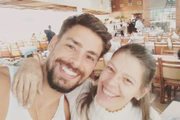 Cauã Reymond com a mãe