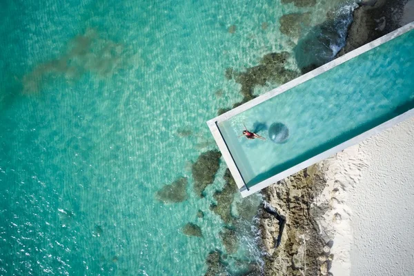 Piscina externa de hotel de luxo revolta ambientalistas. Entenda