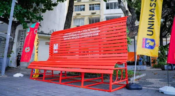 Banco vermelho