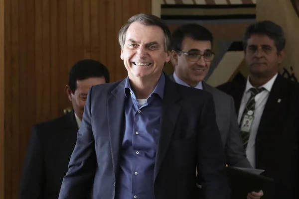 Bolsonaro destaca ações do governo federal no Twitter