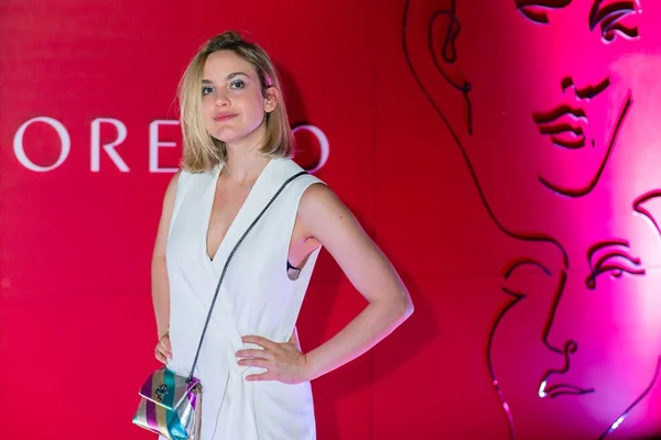 Gabriela Silvarolli apresenta nova Corello em noite italiana