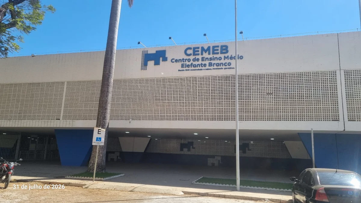 Centro de Ensino Médio Elefante Branco Centro de Ensino Médio Elefante Branco
