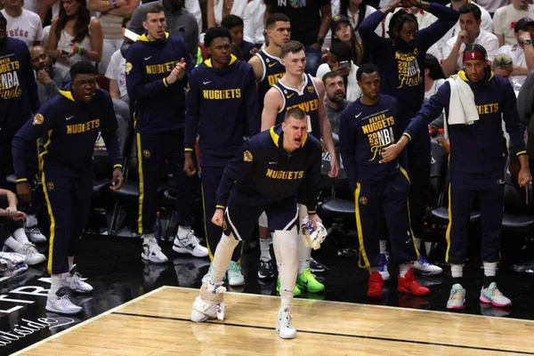 Nuggets vencem novamente em Miami e ficam a uma vitória do título da NBA