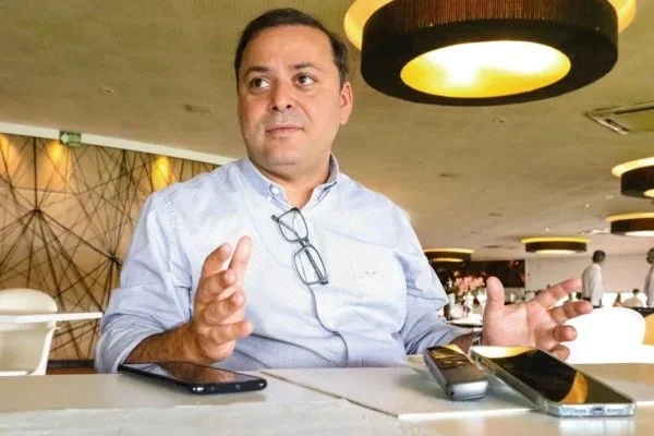 Candidato do PDT ao governo do RJ diz em livro que sofreu golpe