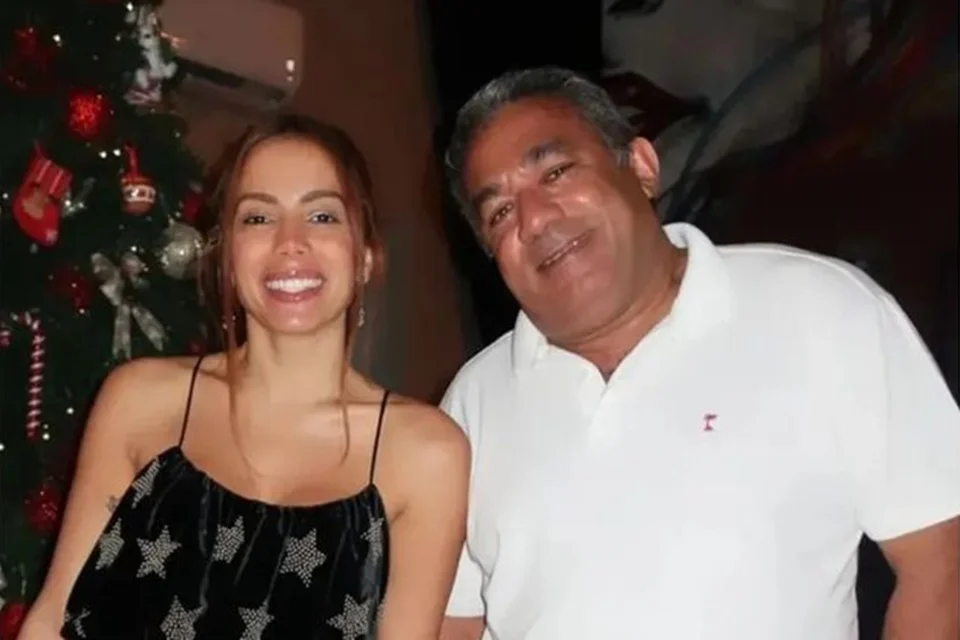 Mauro Machado, pai de Anitta, voltou a ser internado nessa terça-feira (21/6) Mauro Machado, pai de Anitta, voltou a ser internado nessa terça-feira (21/6)