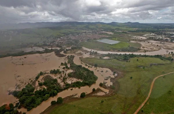 Chuva castiga Bahia e 66 cidades enfrentam emergência. Veja imagens