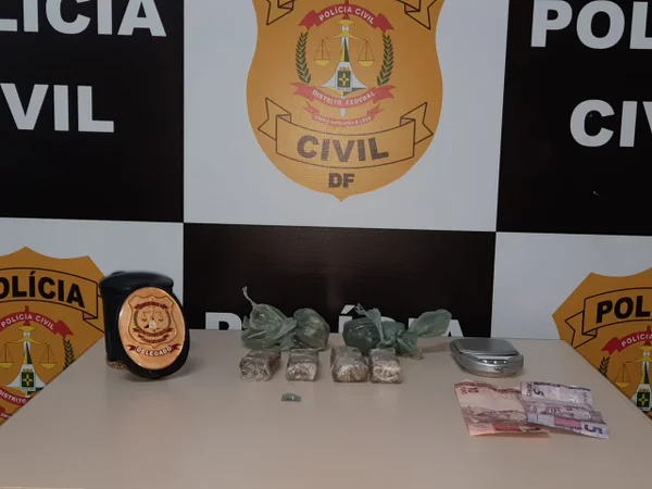 PCDF apreende drogas com adolescente