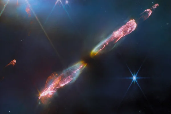 Imagem colorida mostra Sol bebê captado pelo telescópio espacial James Webb - Metrópoles