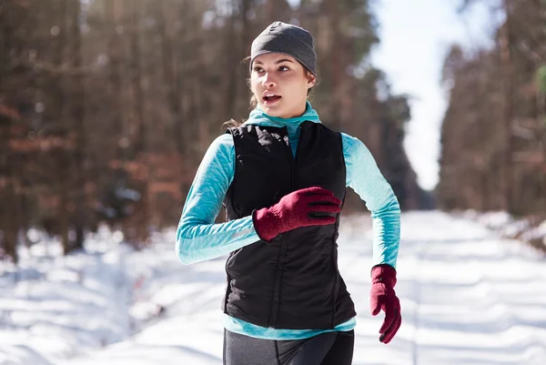 Corpo travado no frio? Veja como melhorar a mobilidade antes do treino