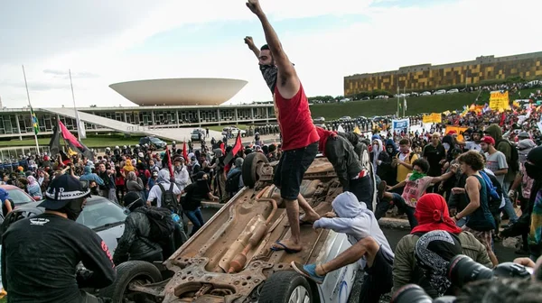 Brasília se prepara para evitar que protesto vire novo campo de guerra