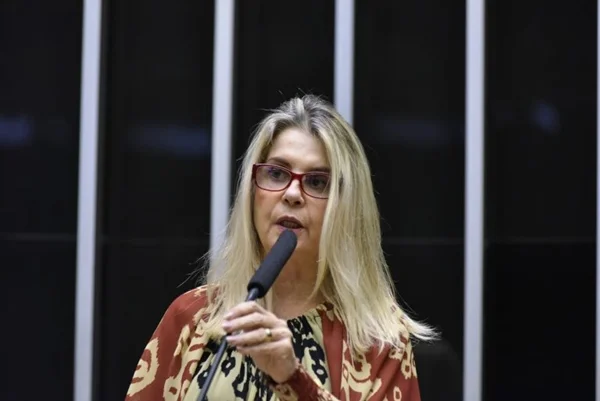 Deputados aprovam urgência para PL que cria Dia Nacional do Cristão