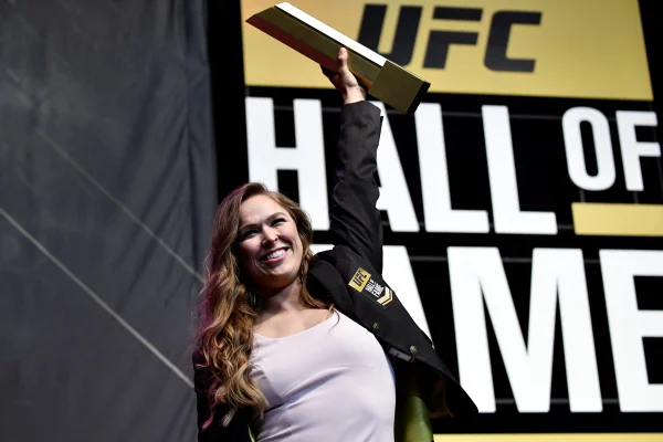Foto colorida de Ronda Rousey - Metrópoles