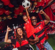 Rafael Zulu, Aline Becker e Kalu são clicados na festa do menino Rafael Zulu, Aline Becker e Kalu são clicados na festa do menino