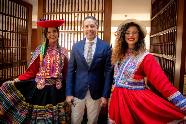 Embaixador do Peru, Rómulo Acurio