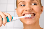 Utilizar a mão não dominante para realizar atividades como escrever, escovar os dentes, folhear um livro ou abrir uma porta, por exemplo, também pode ajudar na memória Utilizar a mão não dominante para realizar atividades como escrever, escovar os dentes, folhear um livro ou abrir uma porta, por exemplo, também pode ajudar na memória