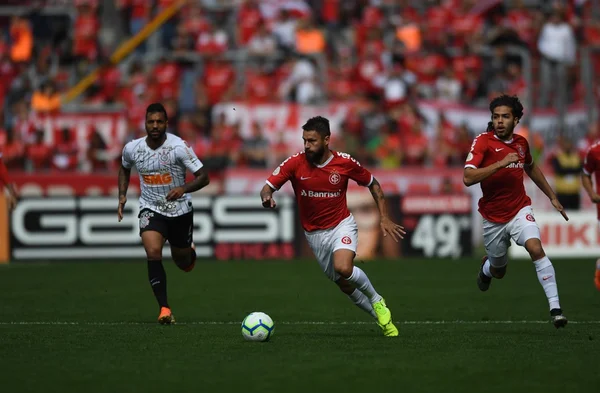 Jogadores do Inter lamentam chances perdidas contra Corinthians