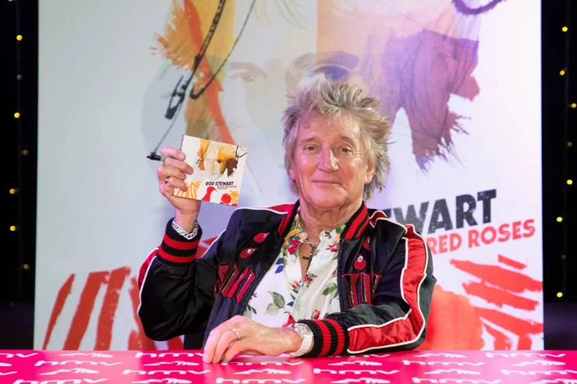 LONDON, ENGLAND - OCTOBER 03: Rod Stewart atends his album signing event at HMV Oxford Street on October 3, 2018 in London, England. (Photo by Jo Hale/Redferns) LONDON, ENGLAND - OCTOBER 03: Rod Stewart atends his album signing event at HMV Oxford Street on October 3, 2018 in London, England. (Photo by Jo Hale/Redferns)