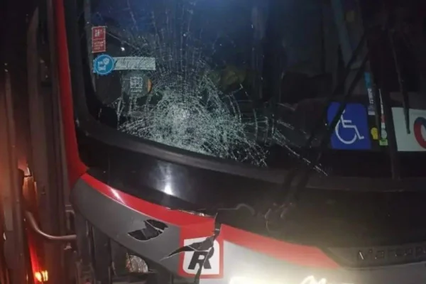 Ônibus atropelou grupo de romeiros na Via Dutra, altura de Santa Isabel (SP) - Metrópoles