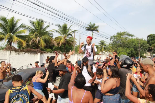 MC Poze do Rodo é libertado e deixa presídio em Bangu no Rio de Janeiro - metrópoles