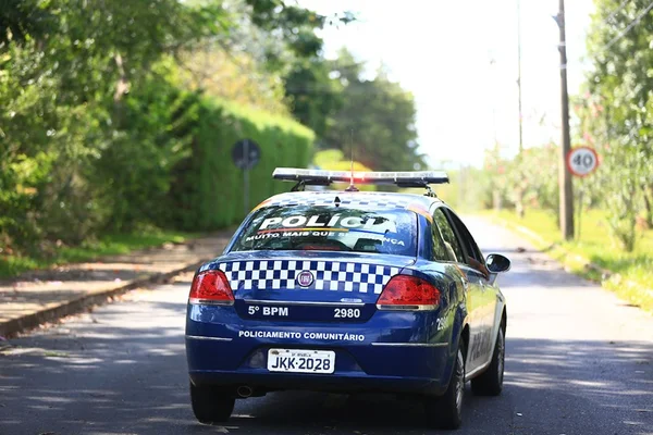 Ladrão mantém grupo sob a mira de revólver falso e é preso pela PMDF