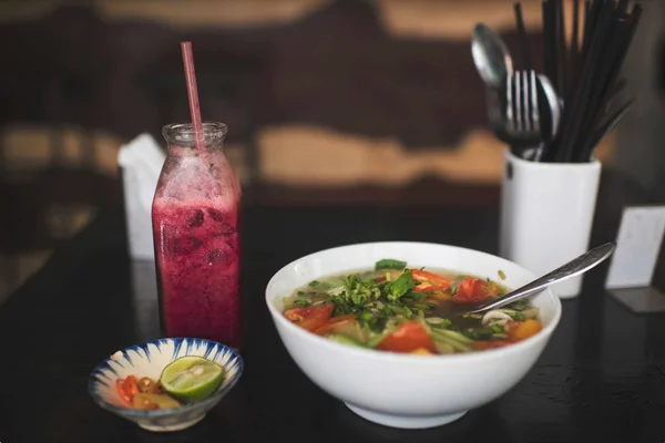 EUA: restaurante vira vegano e ganha lista de espera de 15 mil pessoas