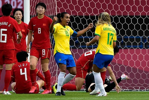 Marta estreia com dois gols e marca o nome na história das Olimpíadas