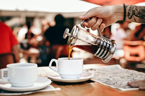 Encorpado e saboroso! As melhores prensas francesas para fazer café em casa
