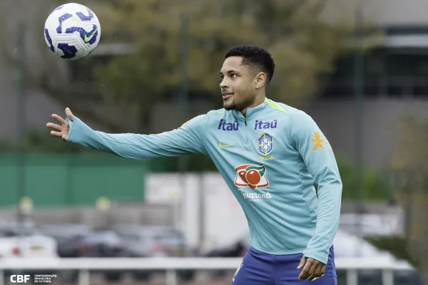 Foto colorida de Vitor Roque, da Seleção Brasileira - Metrópoles