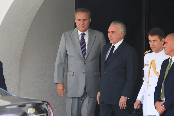 Renan vai deixar liderança do PMDB com discurso crítico a Temer