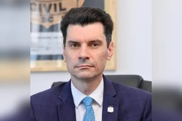 Delegado do Cão Orelha cita Flávio Bolsonaro e fala de perseguição
