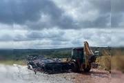 Carreta pega fogo e espalha leite condensado em rodovia de Caldas Novas - imagem 5