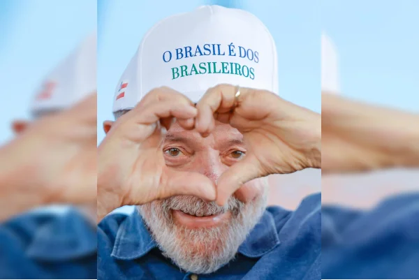 Lula com boné -- Metrópoles