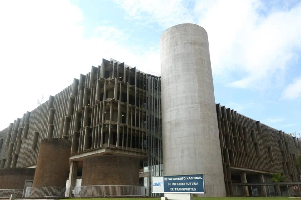 PF apura fraude de R$ 12 milhões em compra de móveis pelo Dnit - imagem 2 PF apura fraude de R$ 12 milhões em compra de móveis pelo Dnit - imagem 2